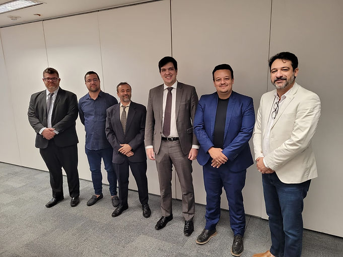 Marcos Furlan, Gustavo Caetano, Cláudio Félix, Daniel Castro, Marcus Tadeu e Jomar Britto durante reunião na SEDE-MG, em Belo Horizonte nesta sexta-feira (24/10/2025).